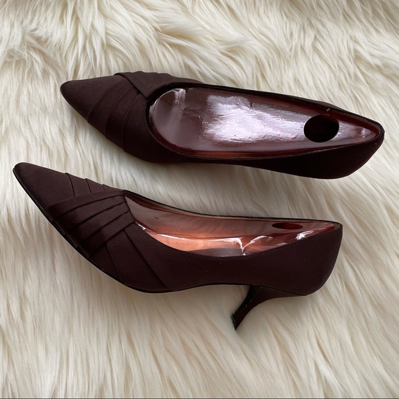 Nina Brown Kitten Heels Shoe - Picture 5 of 9